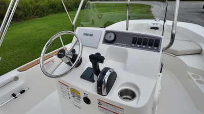 Boston Whaler 170 Montauk 7 2027 Boston Whaler 170 Montauk 8