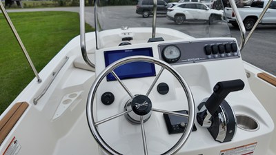 Boston Whaler 170 Montauk 8 2027 Boston Whaler 170 Montauk 9