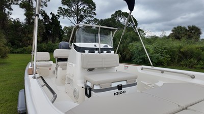 Boston Whaler 170 Montauk 10 2027 Boston Whaler 170 Montauk 11