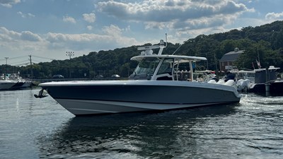 Boston Whaler 380 Outrage 1 2024 Boston Whaler 380 Outrage 2