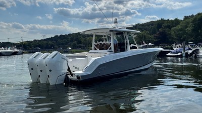 Boston Whaler 380 Outrage 3 2024 Boston Whaler 380 Outrage 4