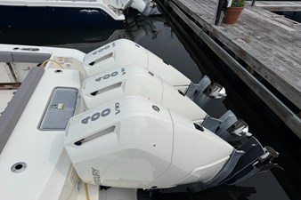 Boston Whaler 380 Outrage 6 2024 Boston Whaler 380 Outrage 7