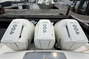 Boston Whaler 380 Outrage 8 2024 Boston Whaler 380 Outrage 9