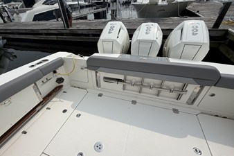 Boston Whaler 380 Outrage 10 2024 Boston Whaler 380 Outrage 11