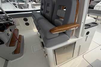 Boston Whaler 380 Outrage 13 2024 Boston Whaler 380 Outrage 14