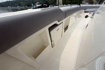 Boston Whaler 380 Outrage 21 2024 Boston Whaler 380 Outrage 22