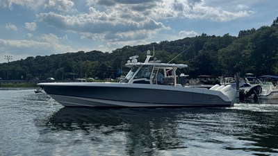Boston Whaler 380 Outrage 25 2024 Boston Whaler 380 Outrage 26
