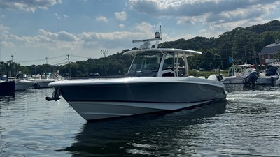 Boston Whaler 380 Outrage 26 2024 Boston Whaler 380 Outrage 27