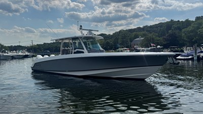 Boston Whaler 380 Outrage 27 2024 Boston Whaler 380 Outrage 28