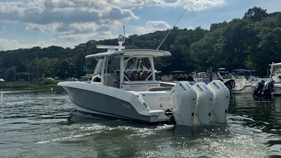 Boston Whaler 380 Outrage 29 2024 Boston Whaler 380 Outrage 30
