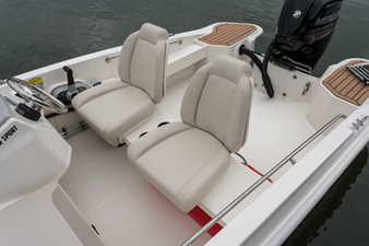 Boston Whaler 150 Montauk 48 2027 Boston Whaler 150 Montauk 49