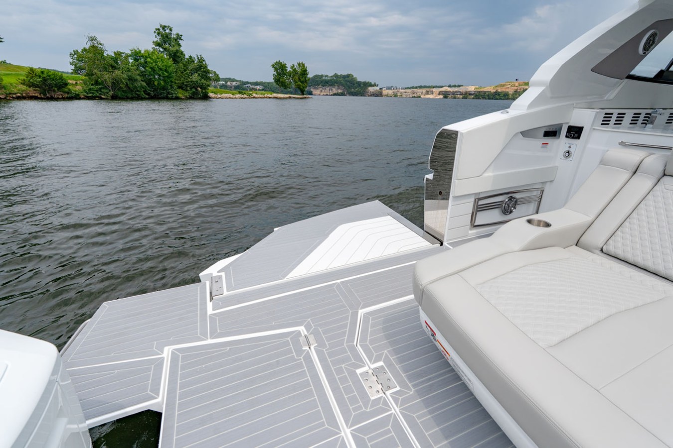 2027 Cruisers Yachts 42 GLS Outboard 14