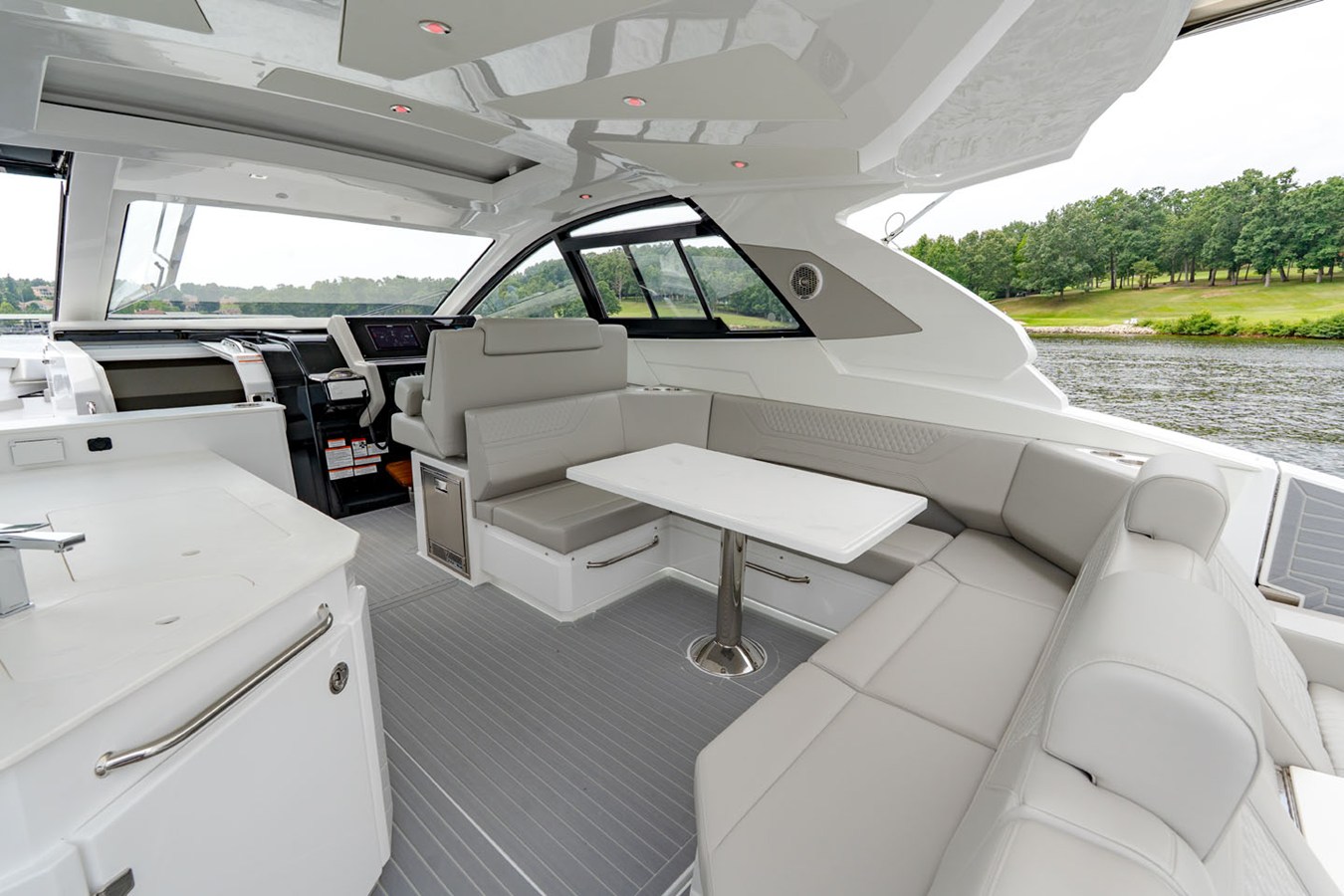 2027 Cruisers Yachts 42 GLS Outboard 18