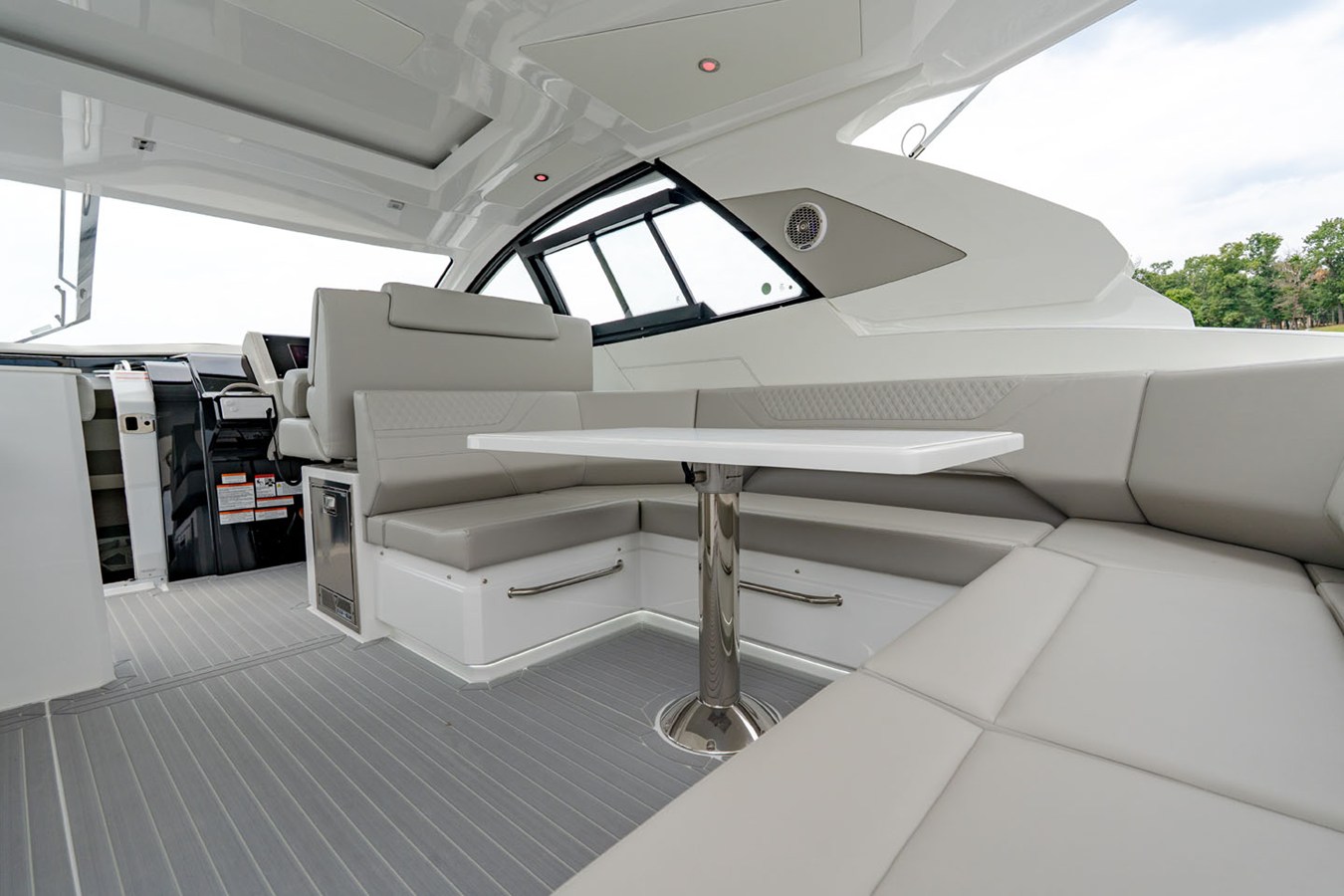 2027 Cruisers Yachts 42 GLS Outboard 22