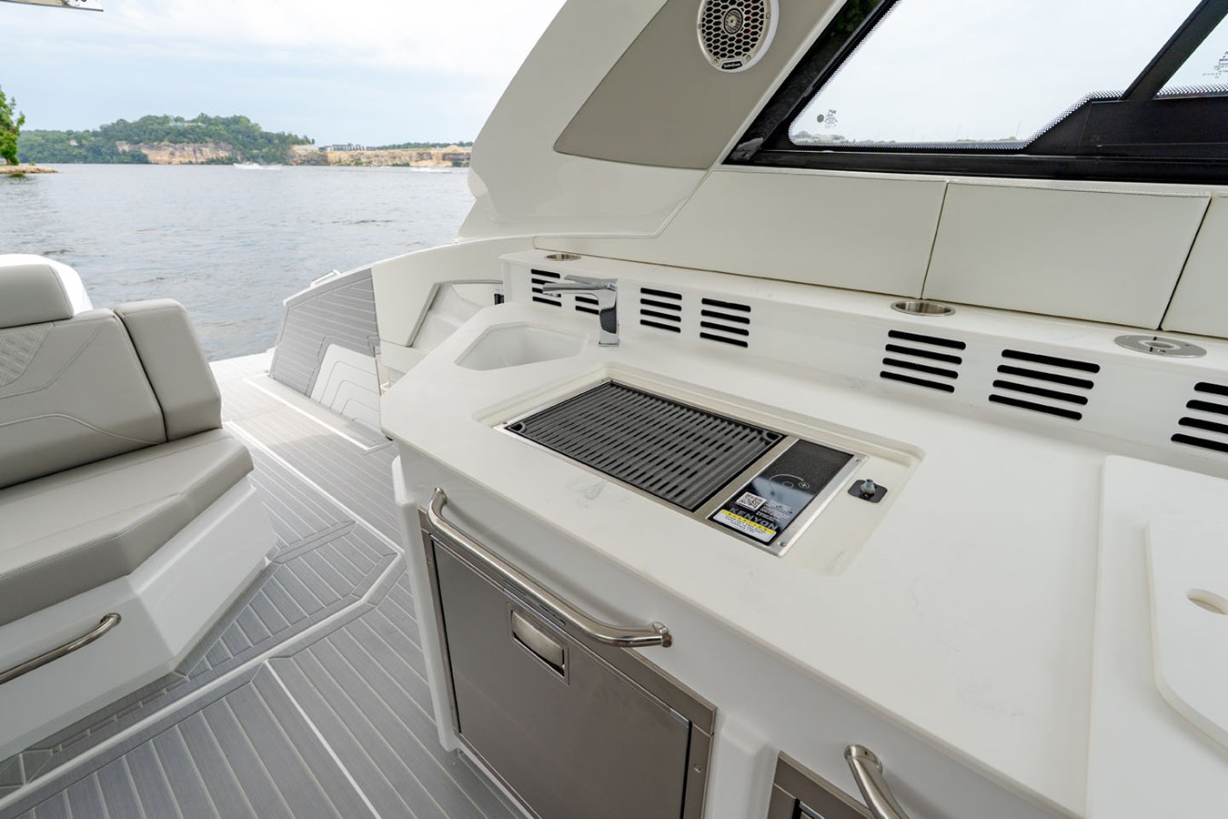2027 Cruisers Yachts 42 GLS Outboard 23