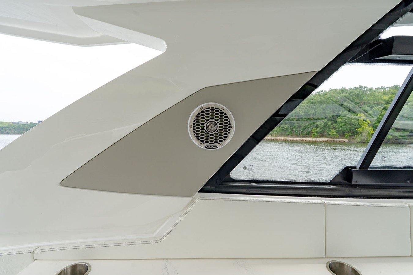 2027 Cruisers Yachts 42 GLS Outboard 24
