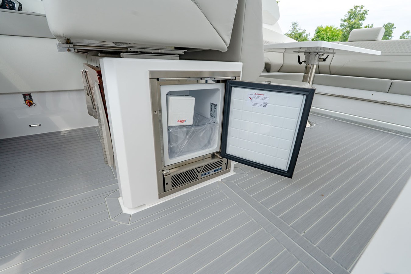 2027 Cruisers Yachts 42 GLS Outboard 26