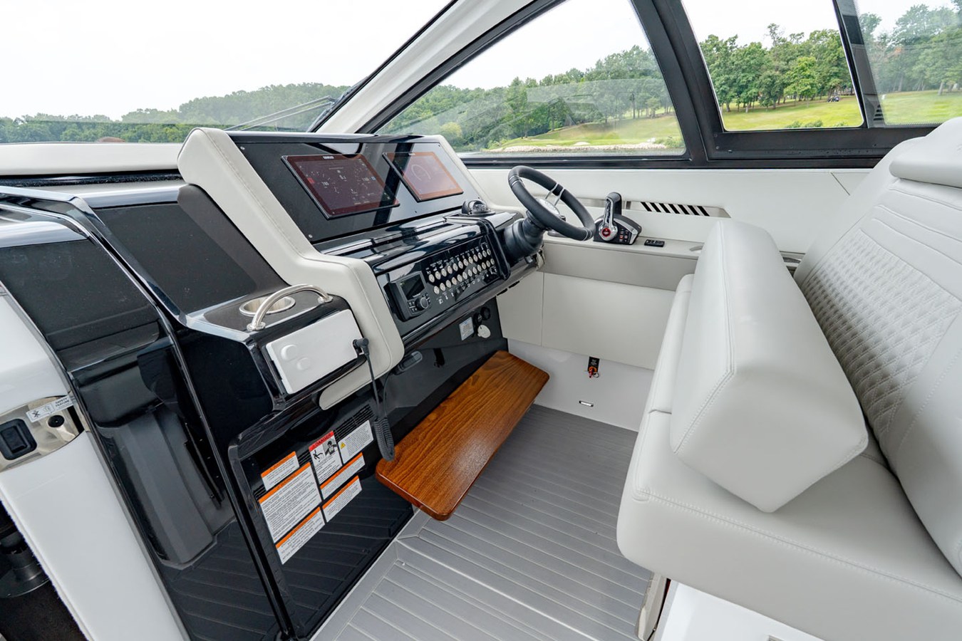 2027 Cruisers Yachts 42 GLS Outboard 30