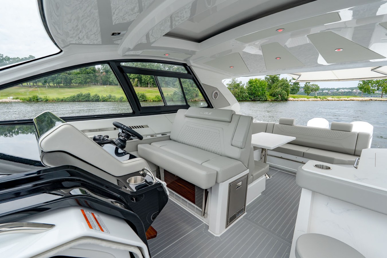 2027 Cruisers Yachts 42 GLS Outboard 33