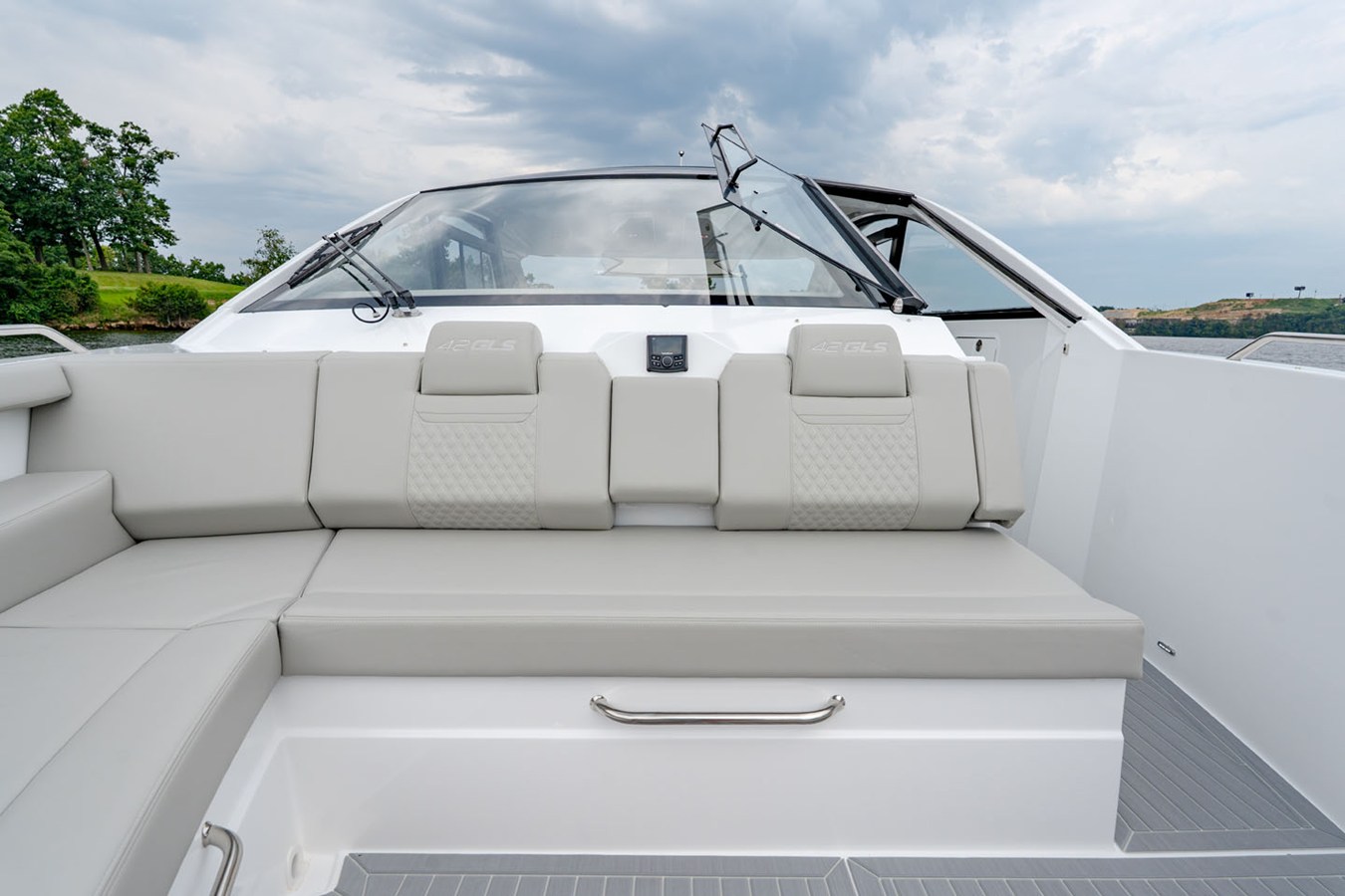 2027 Cruisers Yachts 42 GLS Outboard 37