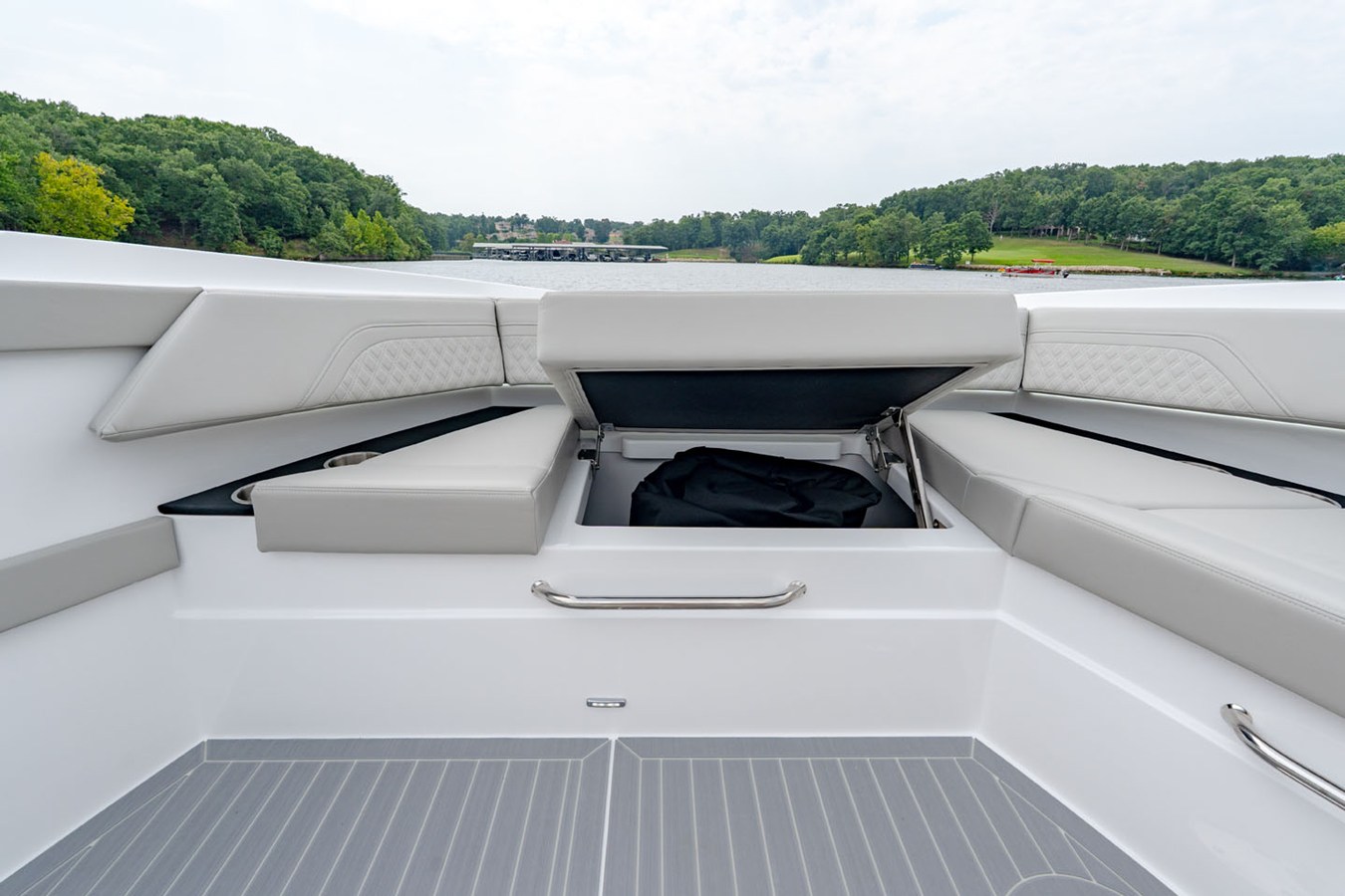 2027 Cruisers Yachts 42 GLS Outboard 39