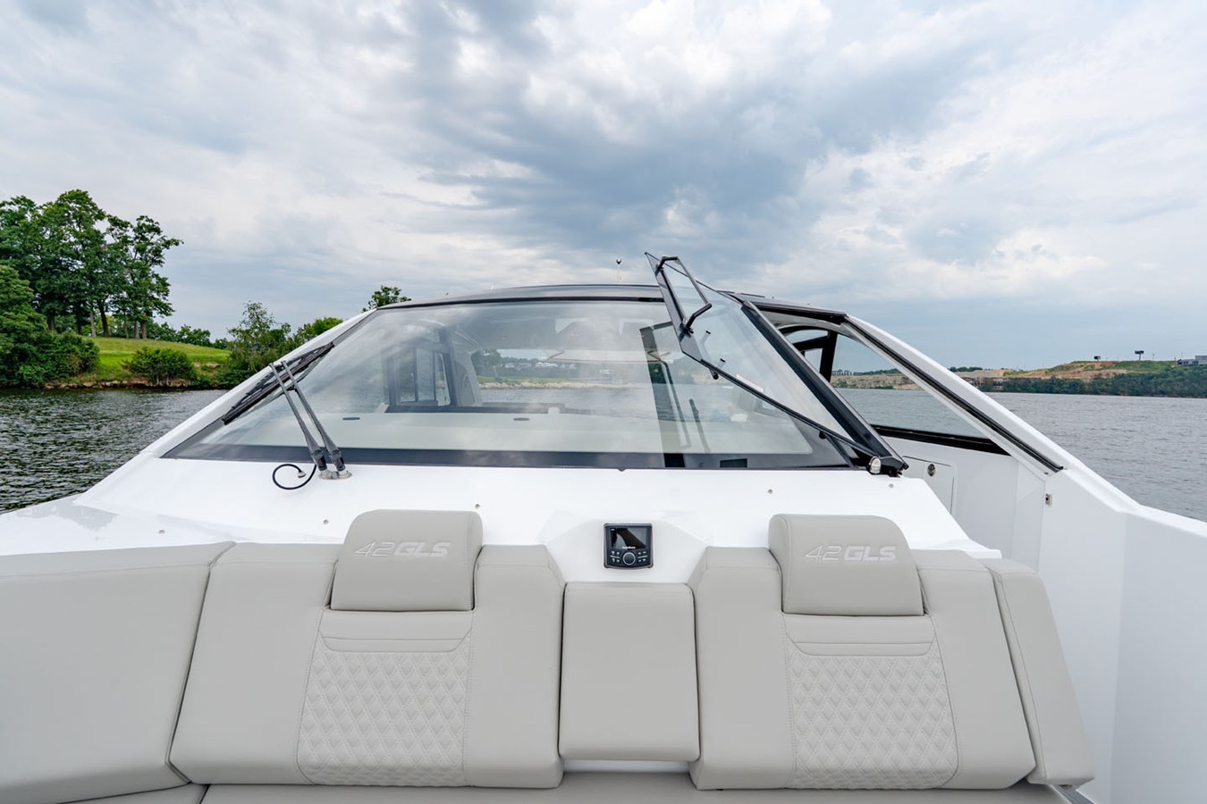 2027 Cruisers Yachts 42 GLS Outboard 40