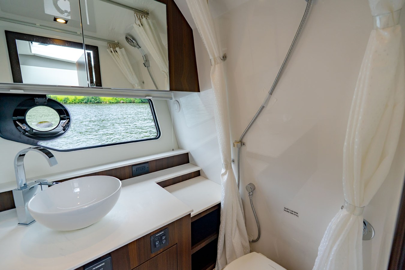 2027 Cruisers Yachts 42 GLS Outboard 49