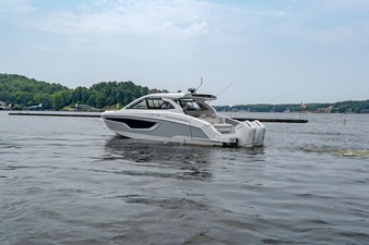 Cruisers Yachts 42 GLS Outboard 6 2027 Cruisers Yachts 42 GLS Outboard 7