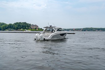 Cruisers Yachts 42 GLS Outboard 8 2027 Cruisers Yachts 42 GLS Outboard 9