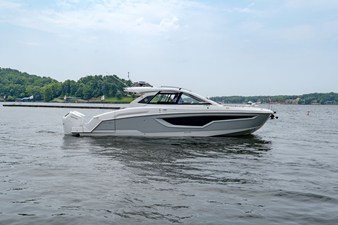 Cruisers Yachts 42 GLS Outboard 9 2027 Cruisers Yachts 42 GLS Outboard 10