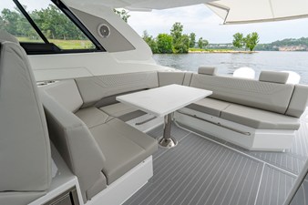 Cruisers Yachts 42 GLS Outboard 19 2027 Cruisers Yachts 42 GLS Outboard 20