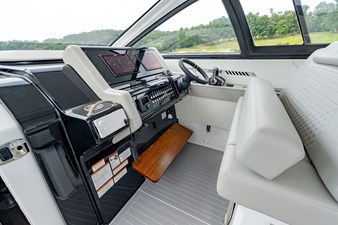 Cruisers Yachts 42 GLS Outboard 29 2027 Cruisers Yachts 42 GLS Outboard 30