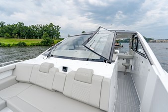 Cruisers Yachts 42 GLS Outboard 34 2027 Cruisers Yachts 42 GLS Outboard 35