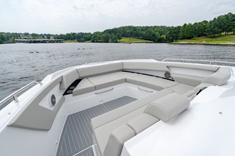 Cruisers Yachts 42 GLS Outboard 35 2027 Cruisers Yachts 42 GLS Outboard 36