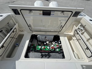 Boston Whaler 325 CONQUEST 27 2026 Boston Whaler 325 CONQUEST 28