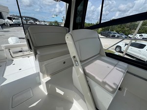 Boston Whaler 325 CONQUEST 28 2026 Boston Whaler 325 CONQUEST 29