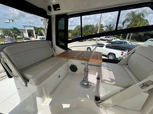 Boston Whaler 325 CONQUEST 32 2026 Boston Whaler 325 CONQUEST 33