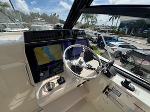 Boston Whaler 325 CONQUEST 33 2026 Boston Whaler 325 CONQUEST 34