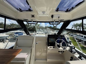 Boston Whaler 325 CONQUEST 37 2026 Boston Whaler 325 CONQUEST 38