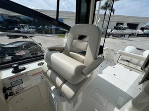 Boston Whaler 325 CONQUEST 38 2026 Boston Whaler 325 CONQUEST 39