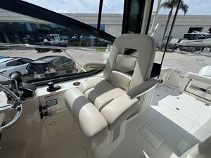 Boston Whaler 325 CONQUEST 39 2026 Boston Whaler 325 CONQUEST 40