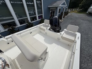 Boston Whaler 190 Montauk 6 2027 Boston Whaler 190 Montauk 7