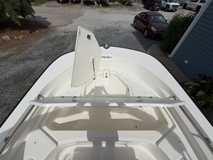 Boston Whaler 190 Montauk 15 2027 Boston Whaler 190 Montauk 16