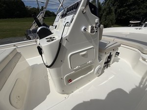 Boston Whaler 190 Montauk 16 2027 Boston Whaler 190 Montauk 17