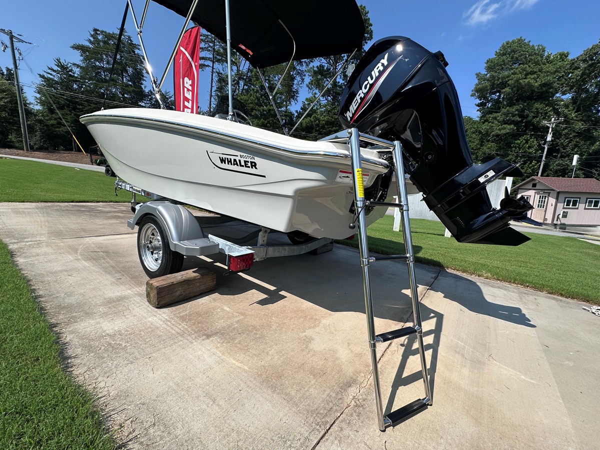 2027 Boston Whaler 130 Super Sport 8