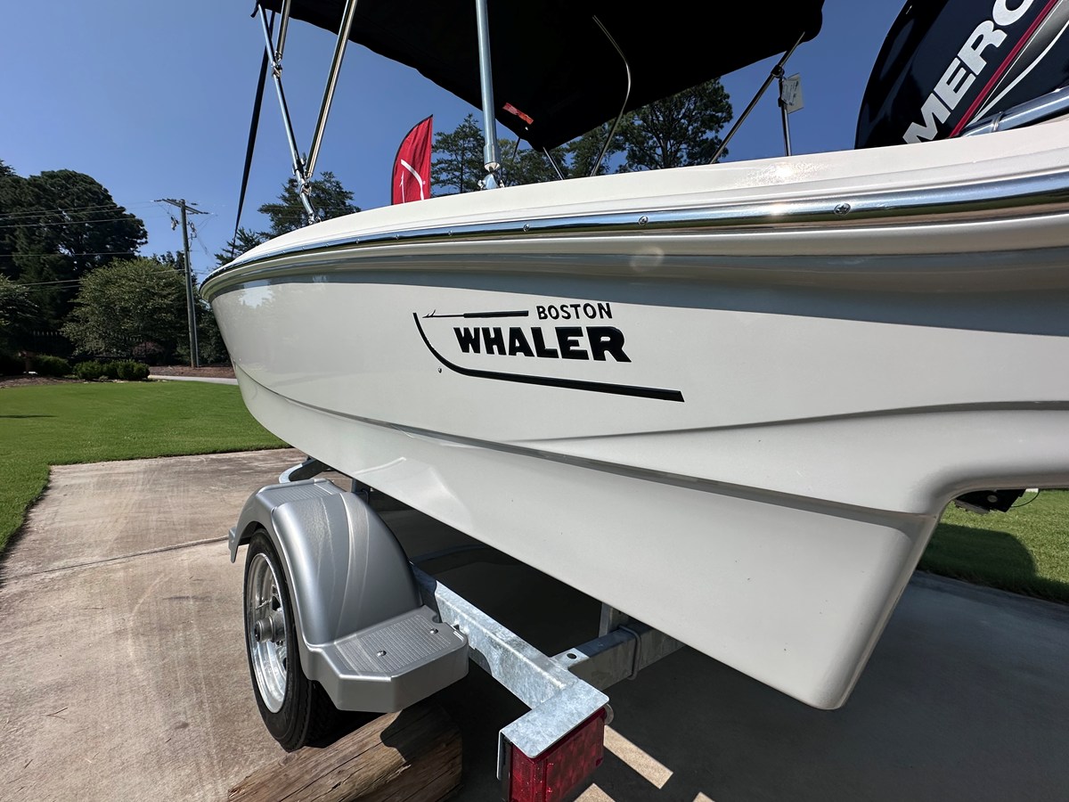 2027 Boston Whaler 130 Super Sport 10