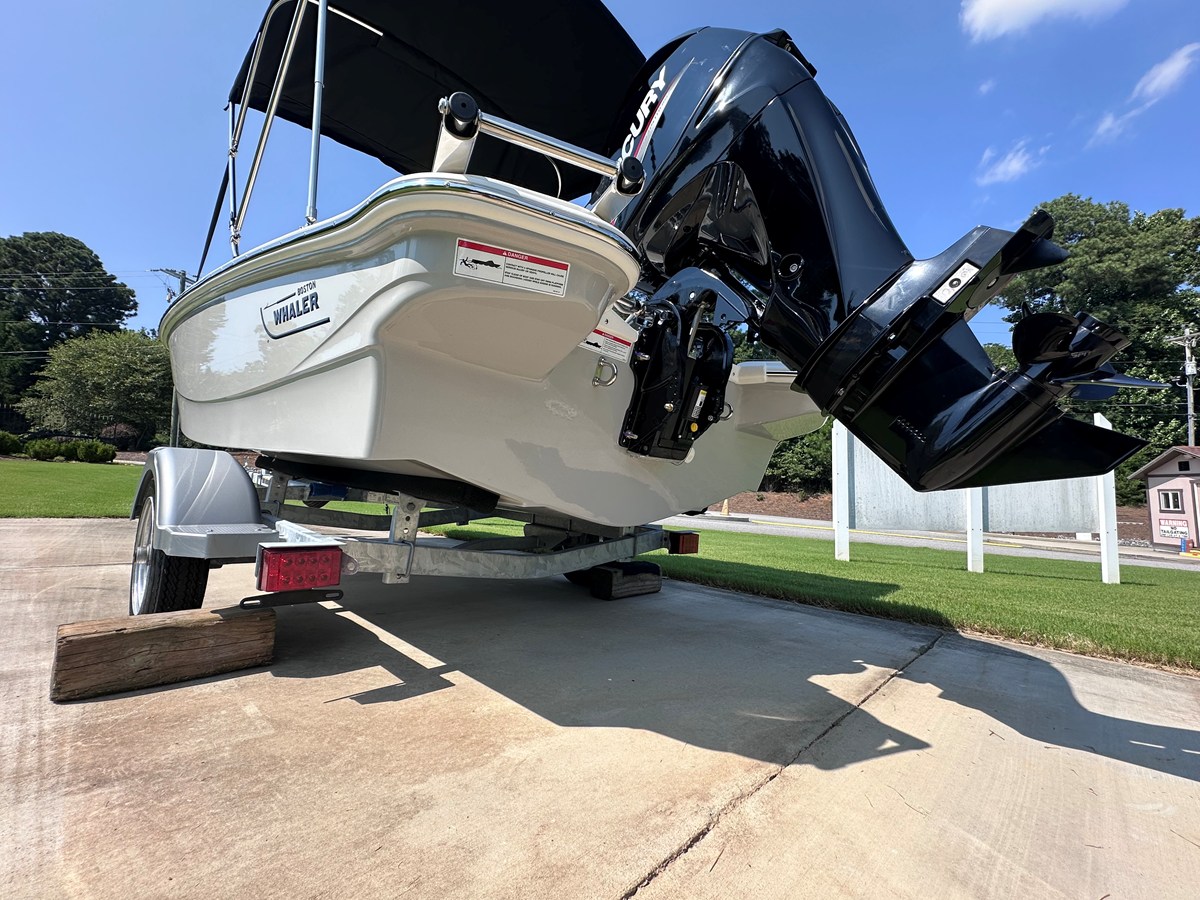 2027 Boston Whaler 130 Super Sport 12