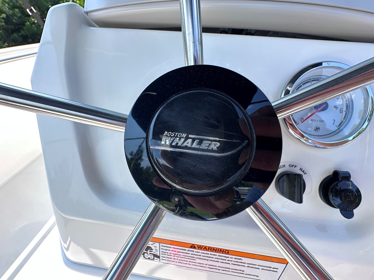 2027 Boston Whaler 130 Super Sport 27