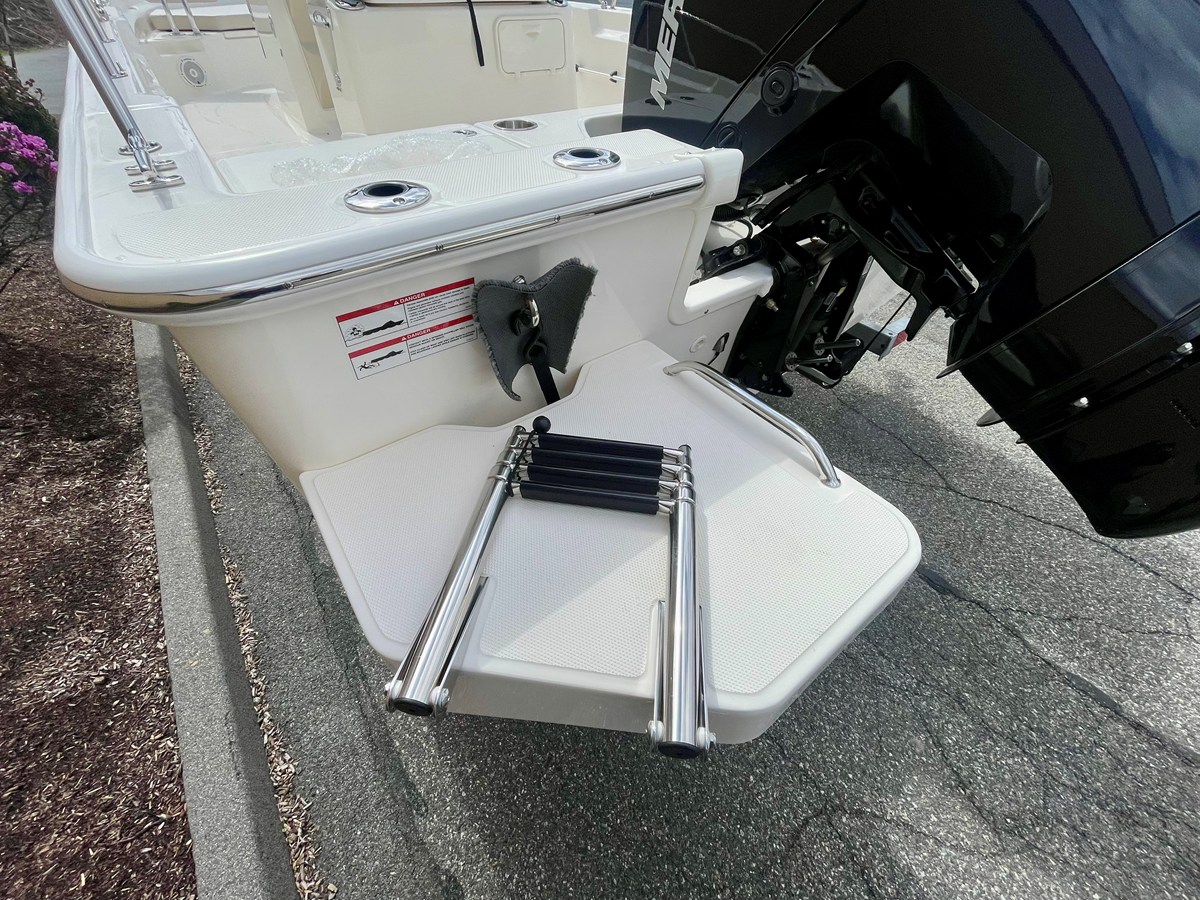 2026 Boston Whaler 210 Montauk 2