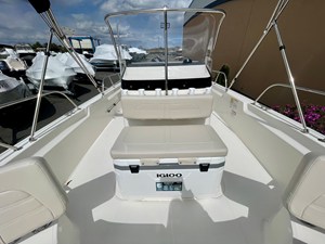 2026 Boston Whaler 210 Montauk 14
